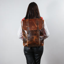 Cargar imagen en el visor de la galería, Mochila Cuero Modelo Hortensia
