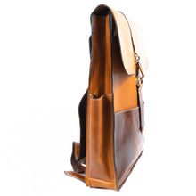 Cargar imagen en el visor de la galería, Mochila de cuero modelo Mercedes
