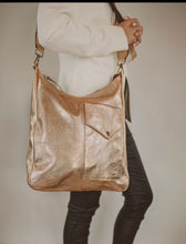 Cargar imagen en el visor de la galería, Exclusiva Cartera Modelo Antonia
